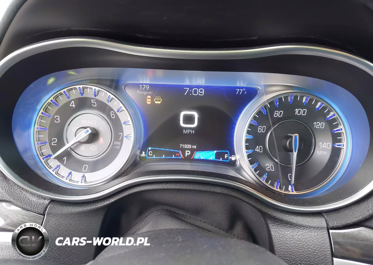 2019 Chrysler 300 Touring VIN:2C3CCAAG2KH568937 - 7