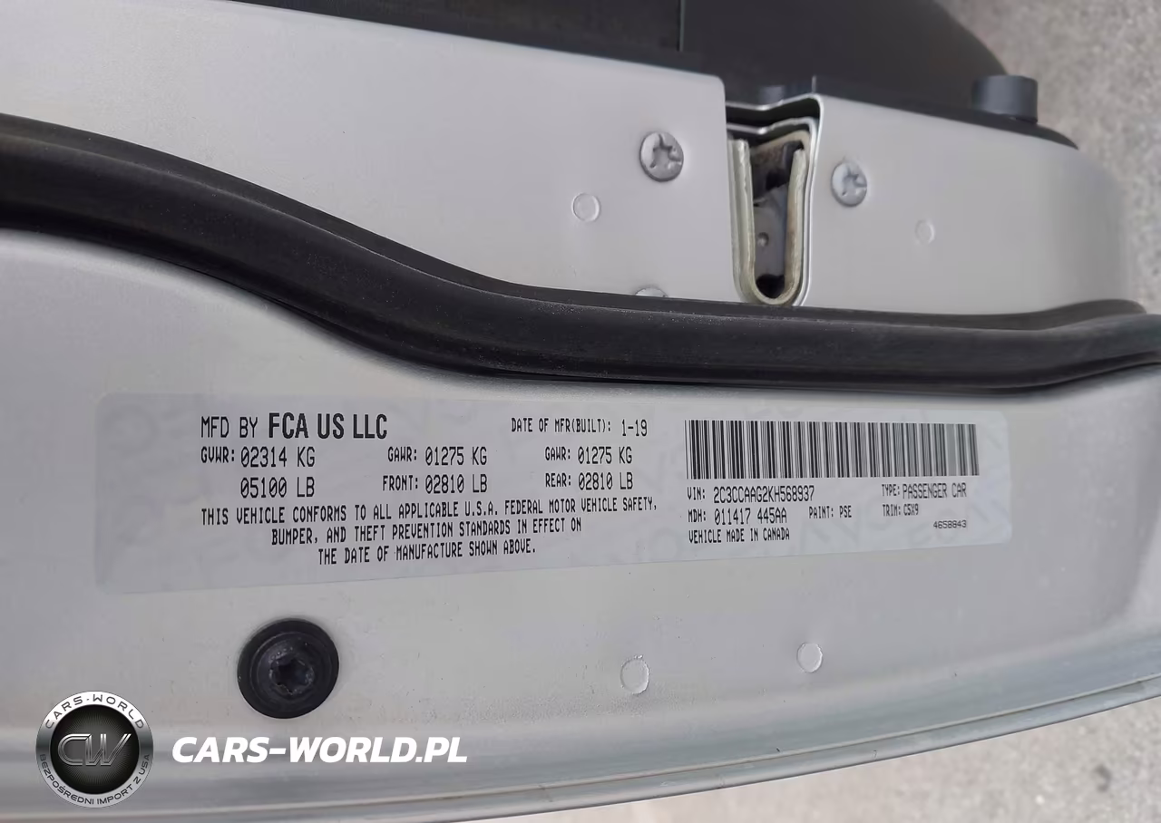 2019 Chrysler 300 Touring VIN:2C3CCAAG2KH568937 - 9