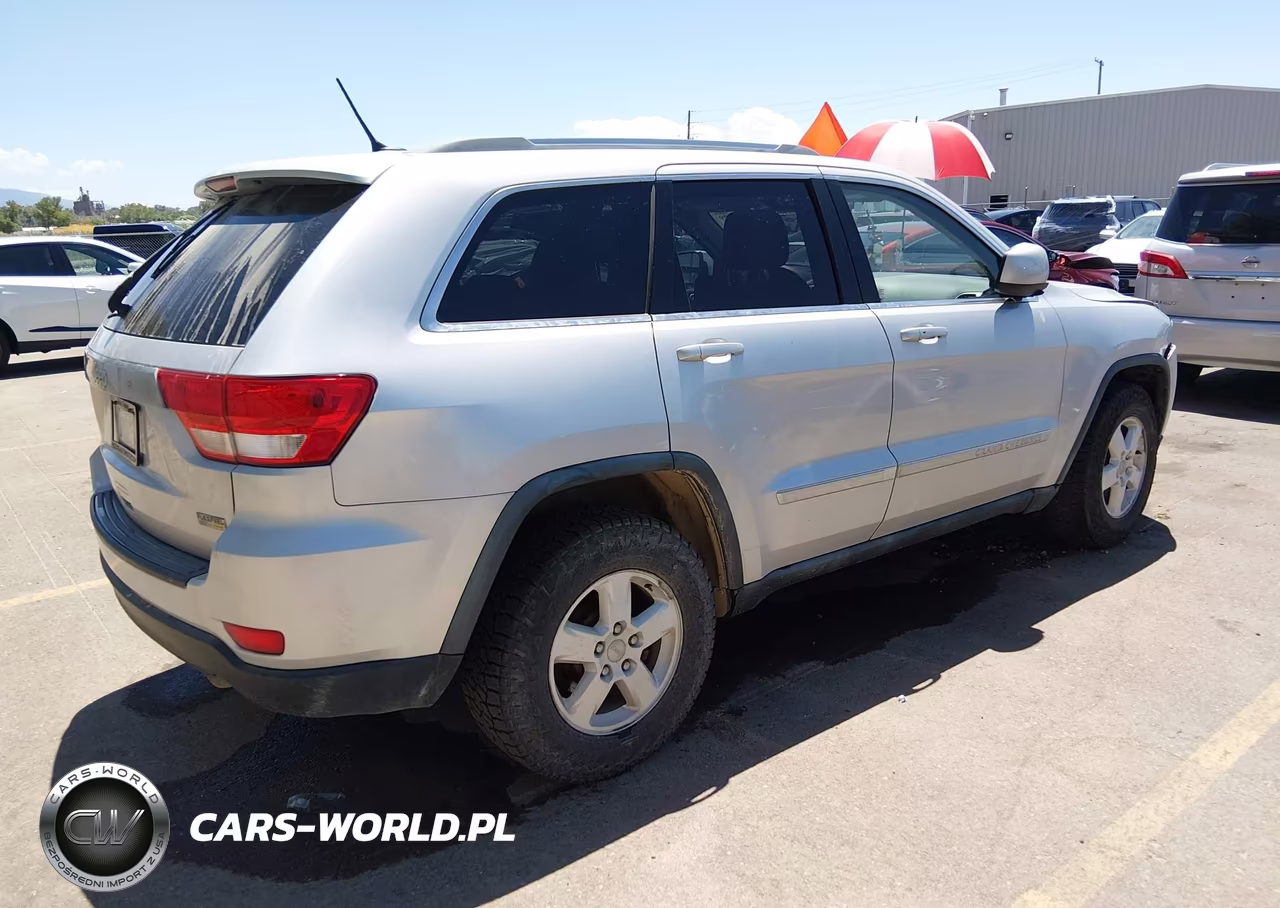 2011 Jeep Grand Cherokee Laredo VIN:1J4RR4GG2BC693849 - 4