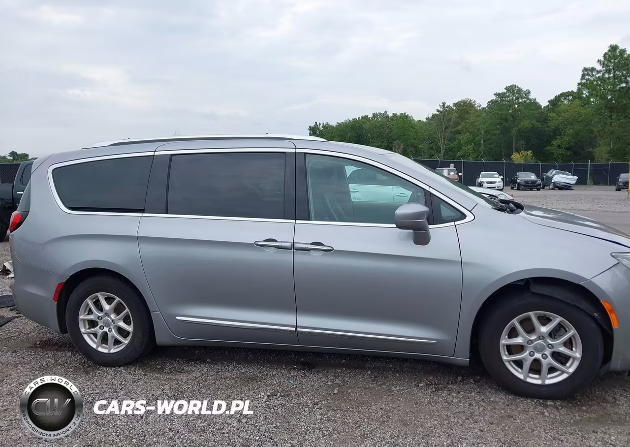 2020 Chrysler Pacifica Touring L VIN:2C4RC1BG8LR276404 - 14