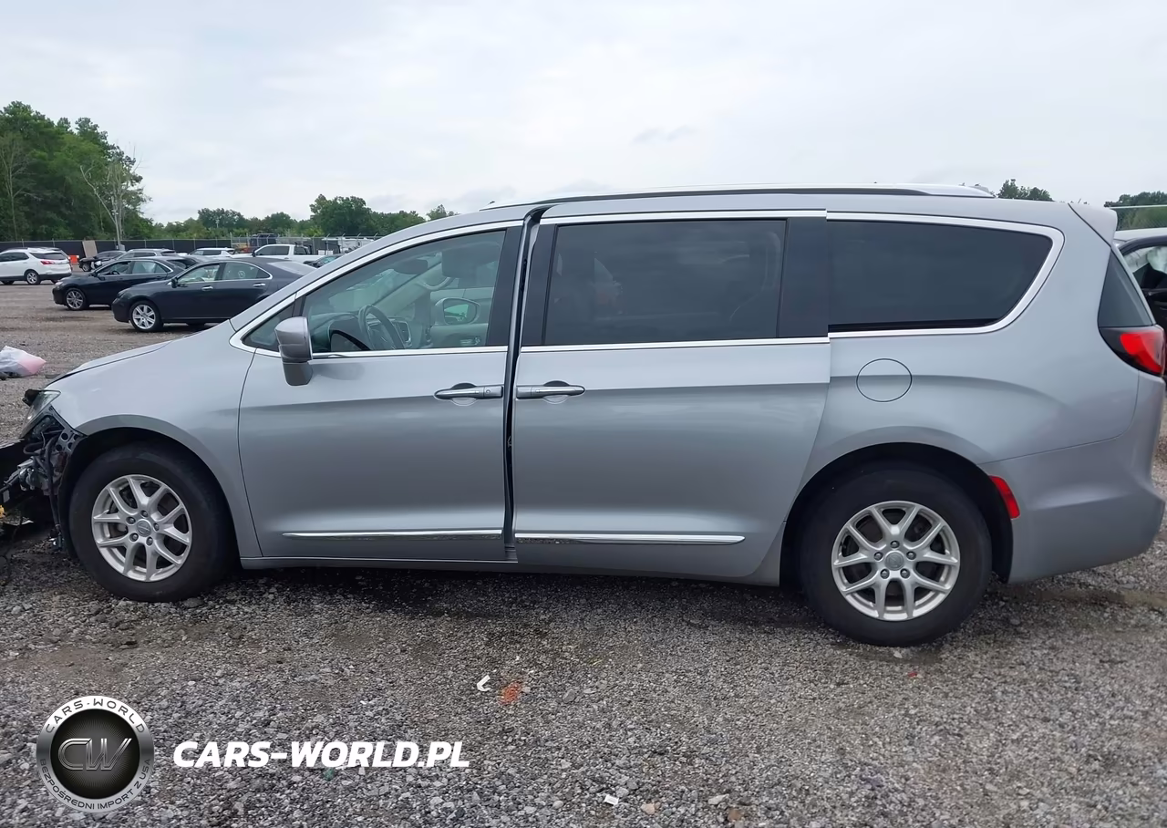 2020 Chrysler Pacifica Touring L VIN:2C4RC1BG8LR276404 - 15