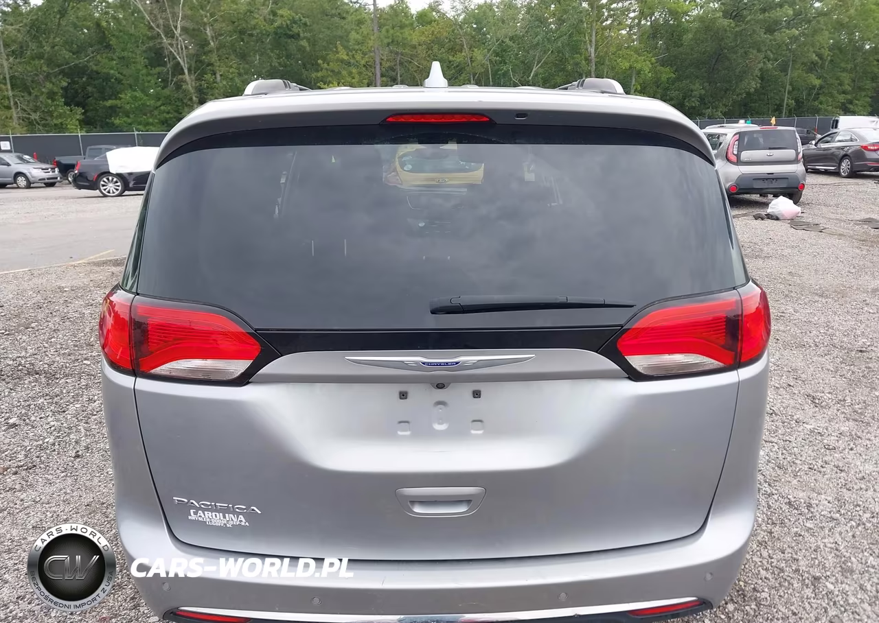 2020 Chrysler Pacifica Touring L VIN:2C4RC1BG8LR276404 - 17