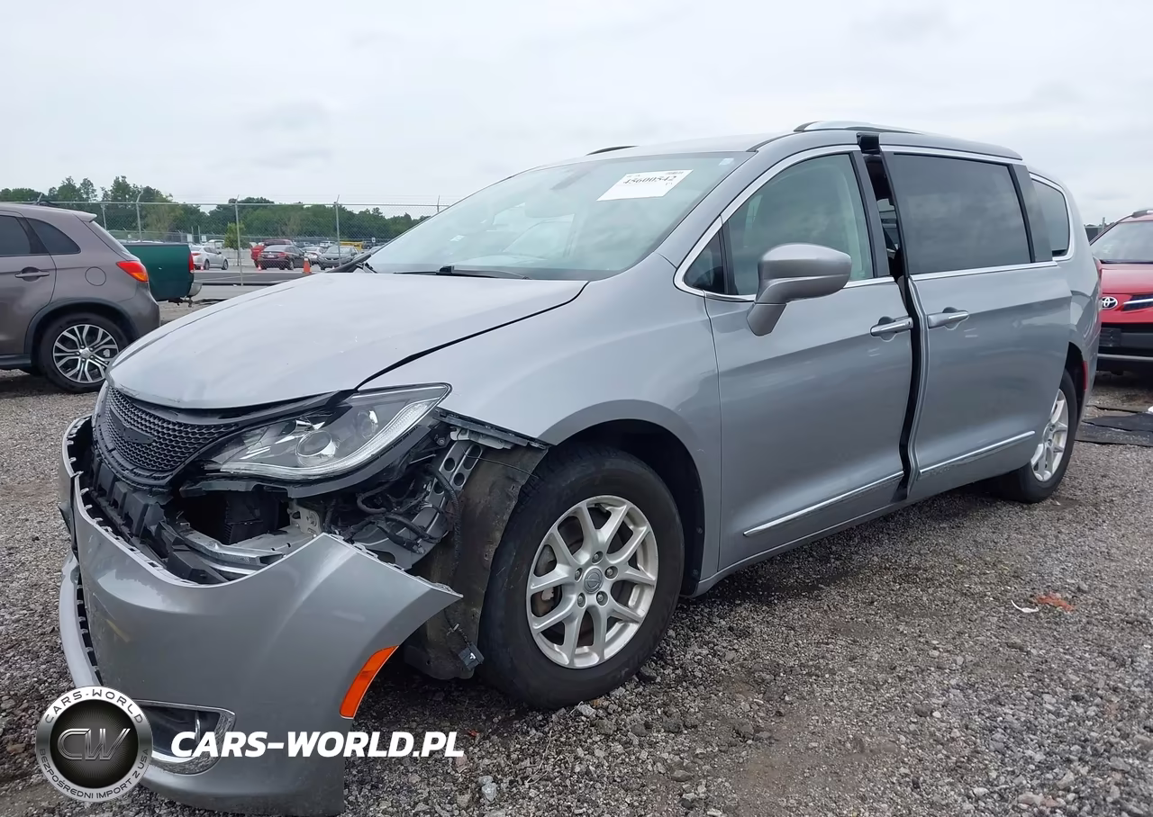 2020 Chrysler Pacifica Touring L VIN:2C4RC1BG8LR276404 - 2