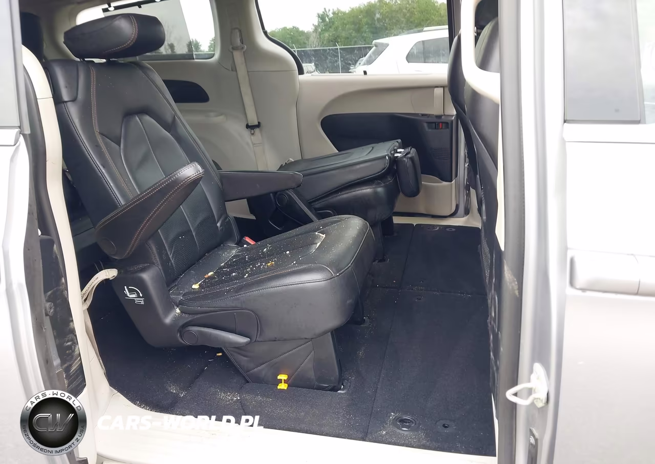 2020 Chrysler Pacifica Touring L VIN:2C4RC1BG8LR276404 - 8