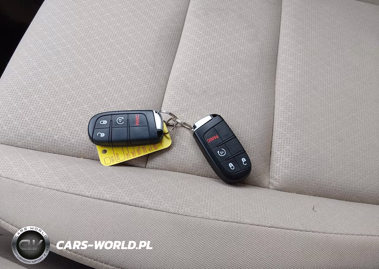 2019 Jeep Grand Cherokee Laredo E 4X4 VIN:1C4RJFAG2KC836932 - 11