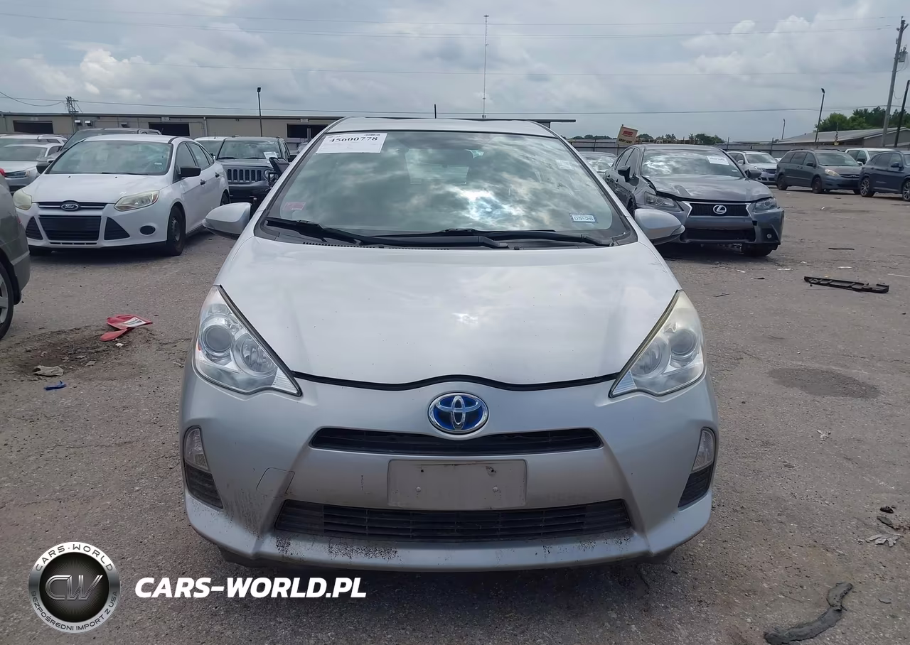 2013 Toyota Prius C Two VIN:JTDKDTB32D1531786 - 11