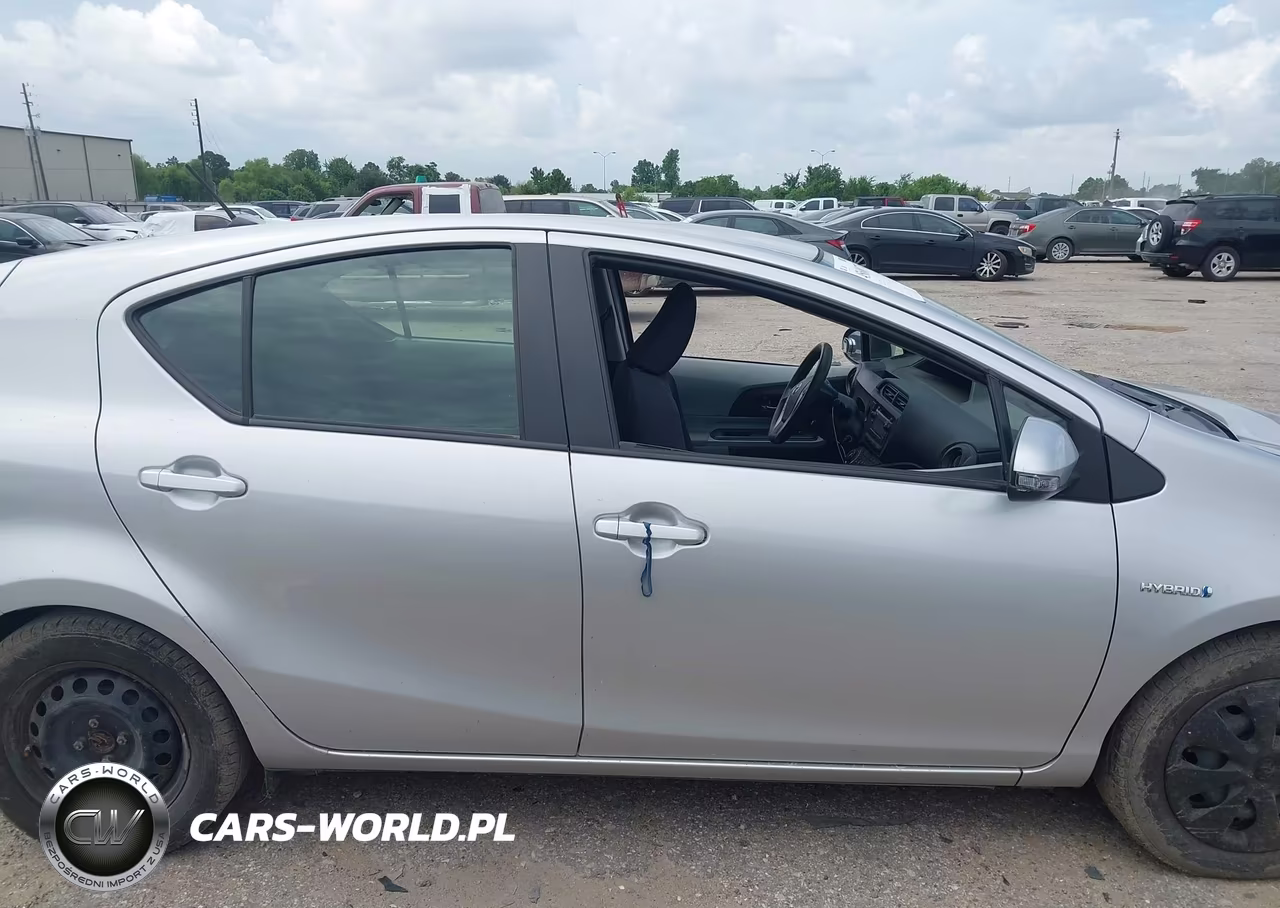 2013 Toyota Prius C Two VIN:JTDKDTB32D1531786 - 12