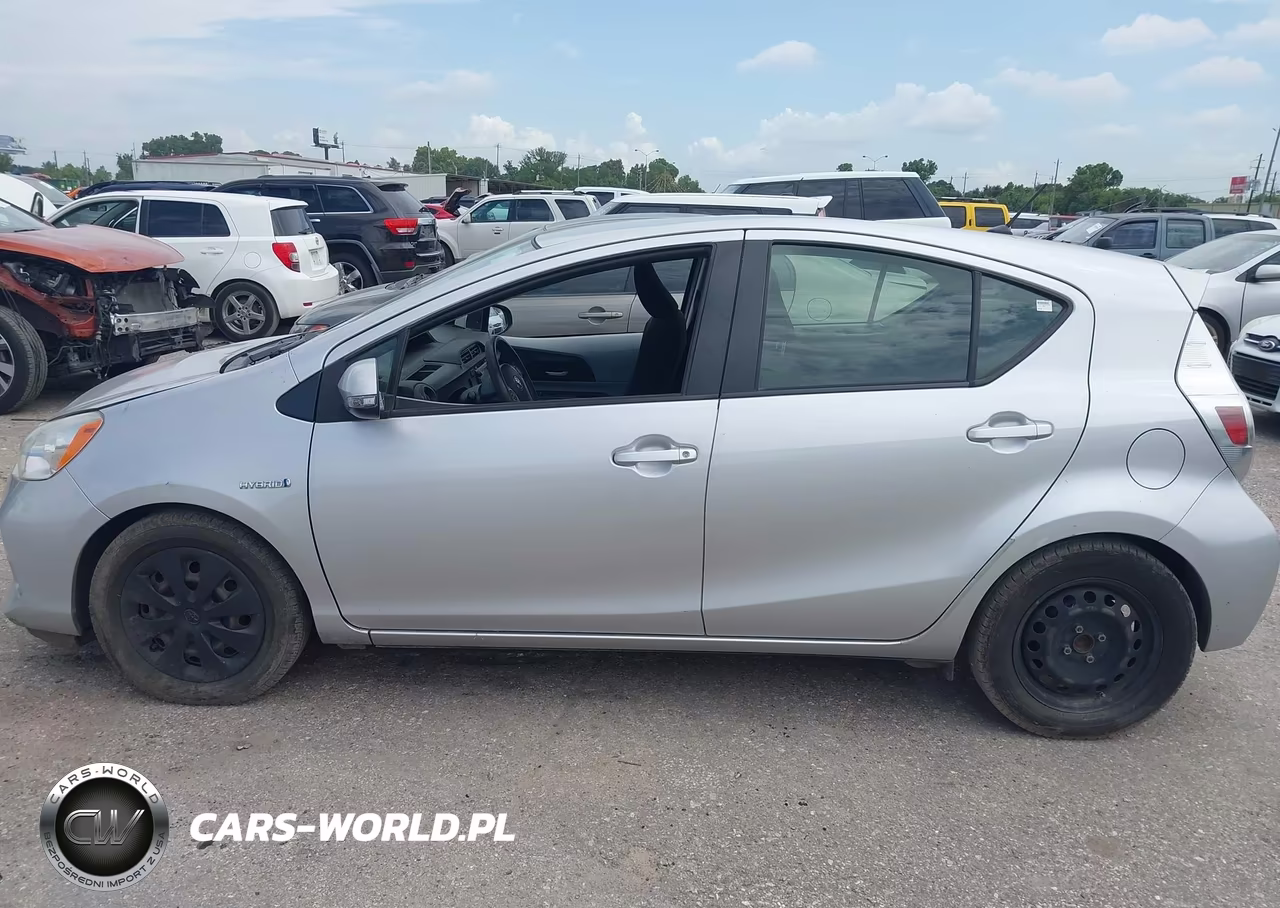 2013 Toyota Prius C Two VIN:JTDKDTB32D1531786 - 13