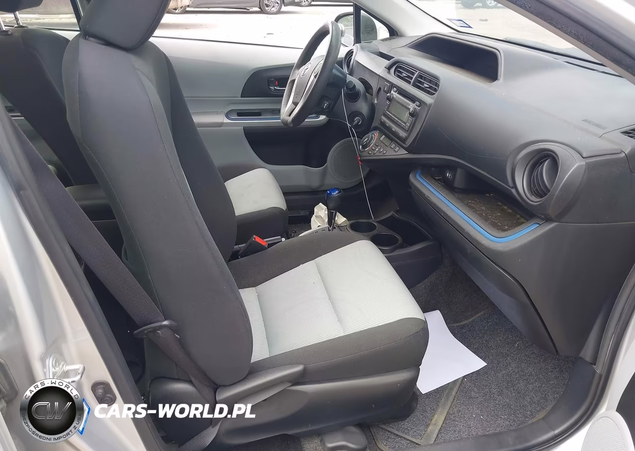 2013 Toyota Prius C Two VIN:JTDKDTB32D1531786 - 5
