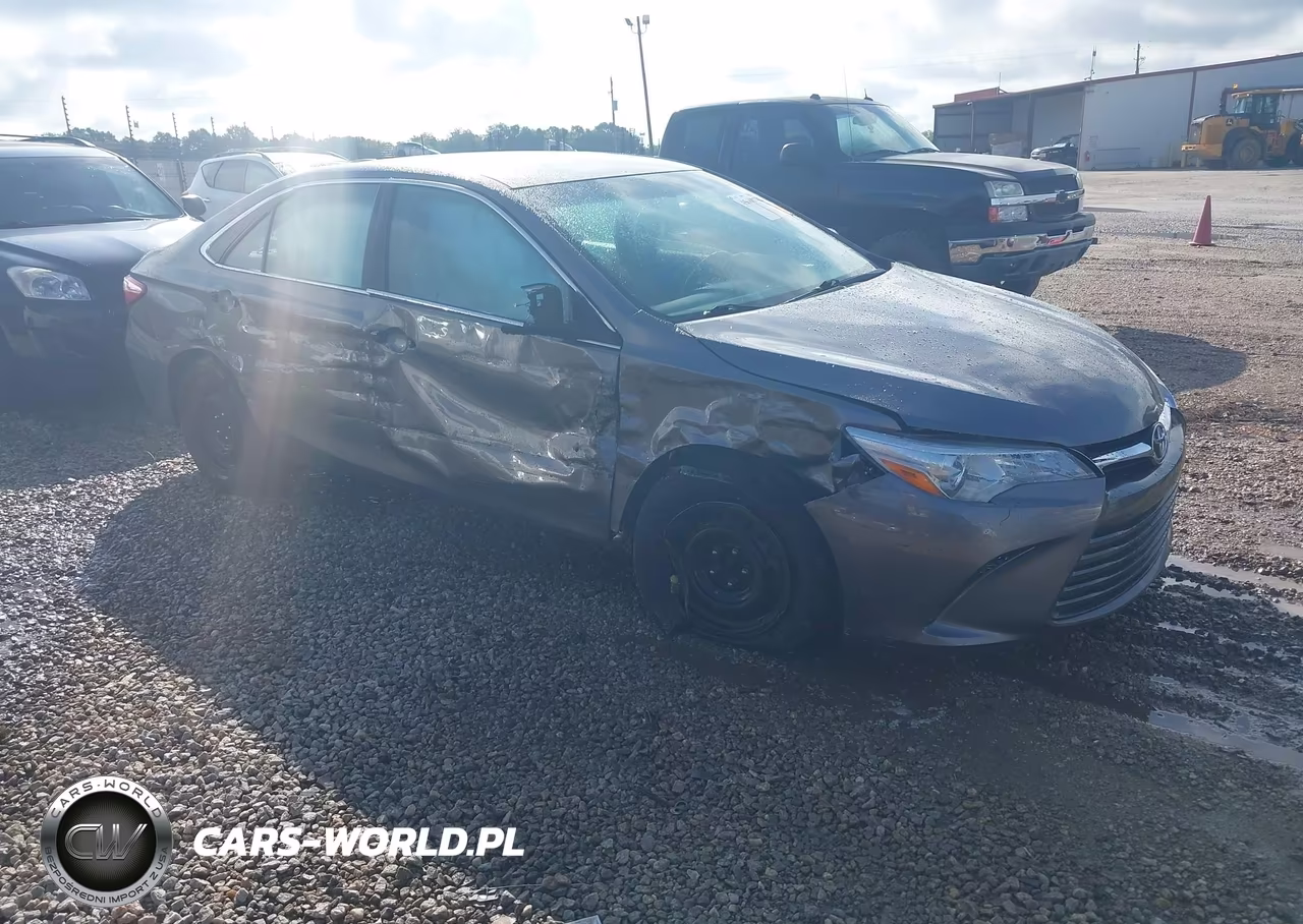 2016 Toyota Camry Le – zdjęcie 1 z 16