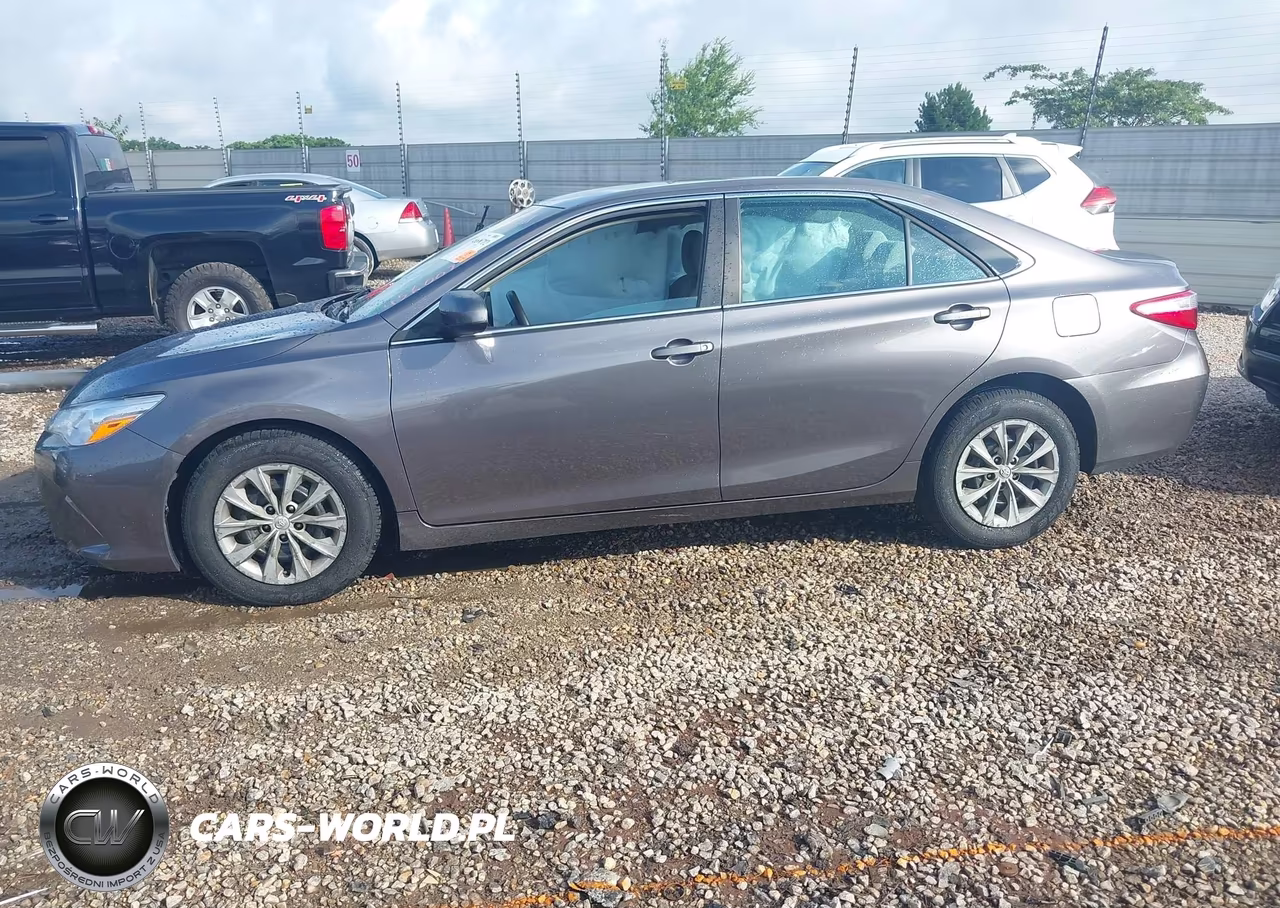 2016 Toyota Camry Le VIN:4T1BF1FK3GU161673 - 14
