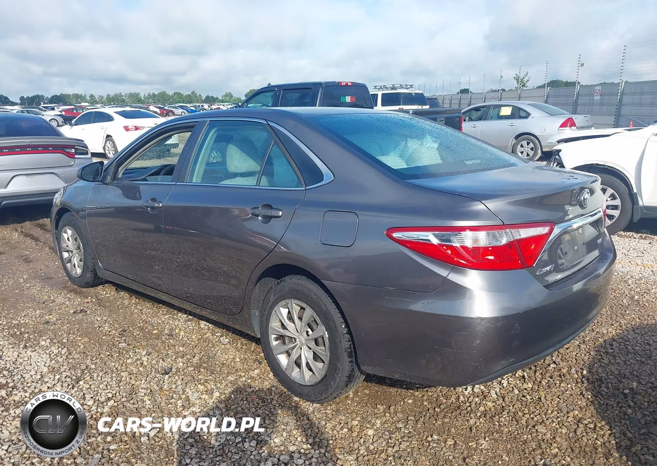 2016 Toyota Camry Le VIN:4T1BF1FK3GU161673 - 3