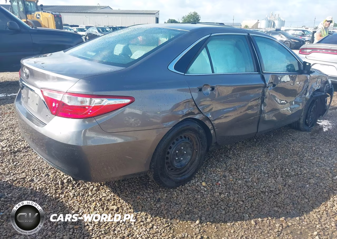 2016 Toyota Camry Le VIN:4T1BF1FK3GU161673 - 4