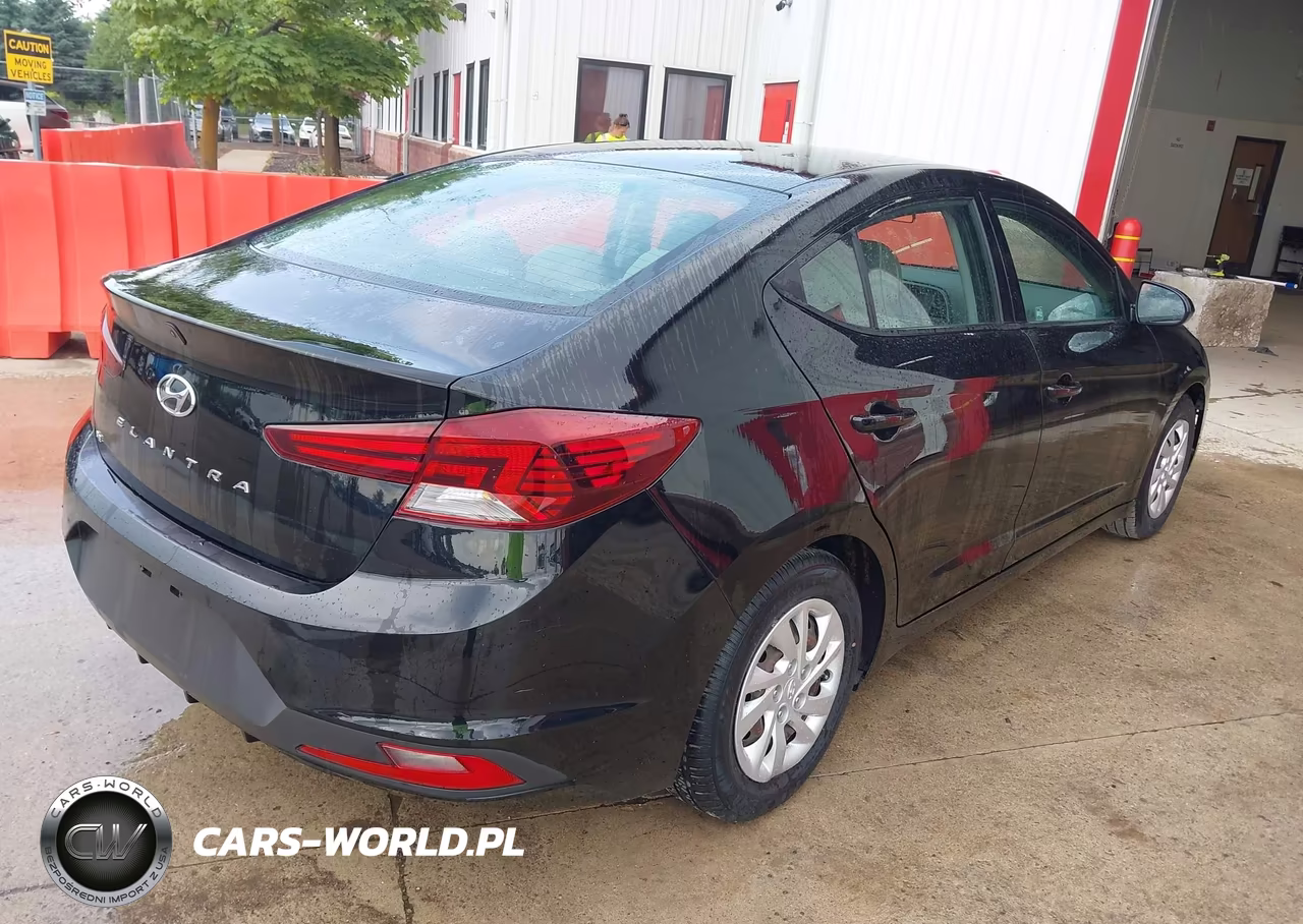2019 Hyundai Elantra Se VIN:5NPD74LF5KH485861 - 4