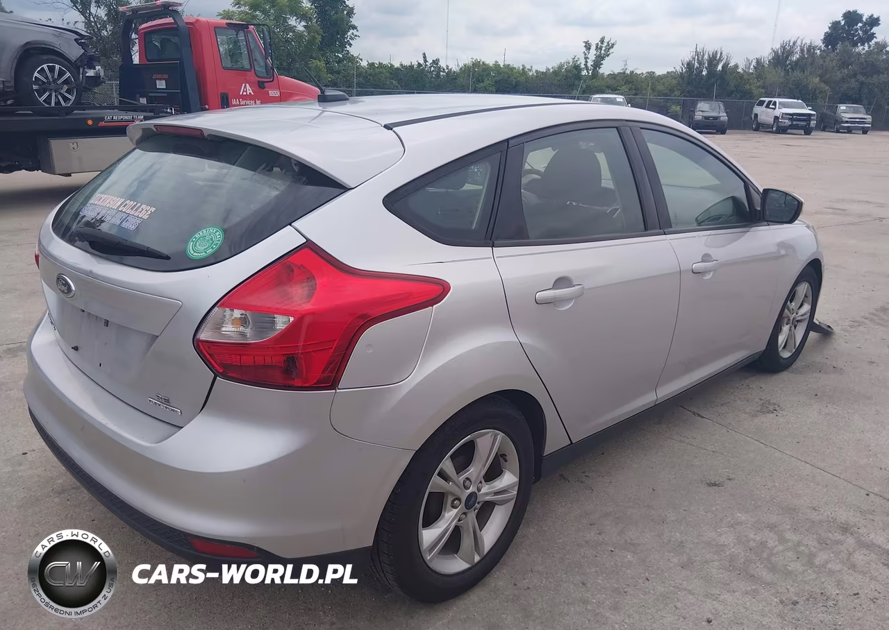 2014 Ford Focus Se VIN:1FADP3K26EL398811 - 4
