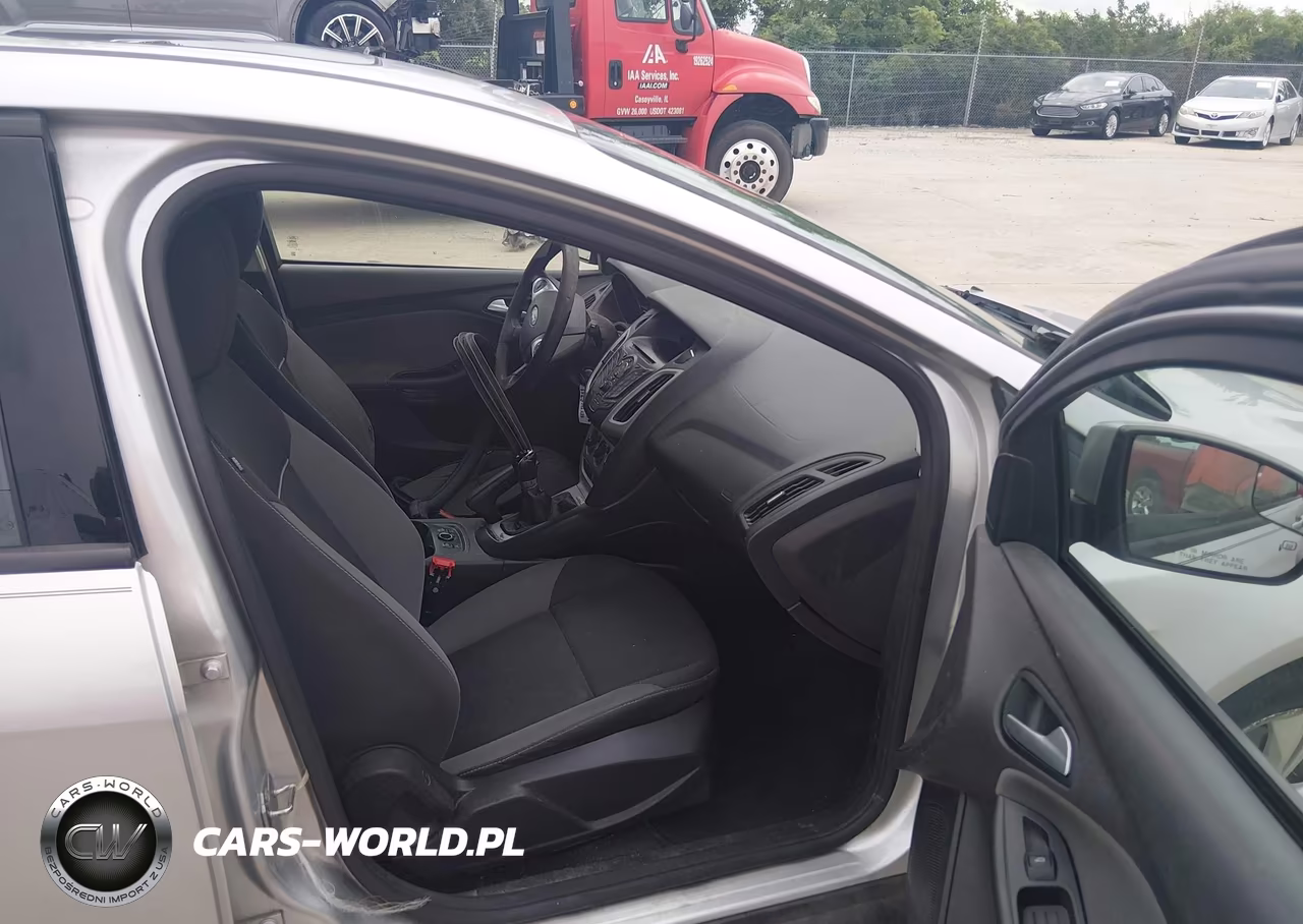 2014 Ford Focus Se VIN:1FADP3K26EL398811 - 5