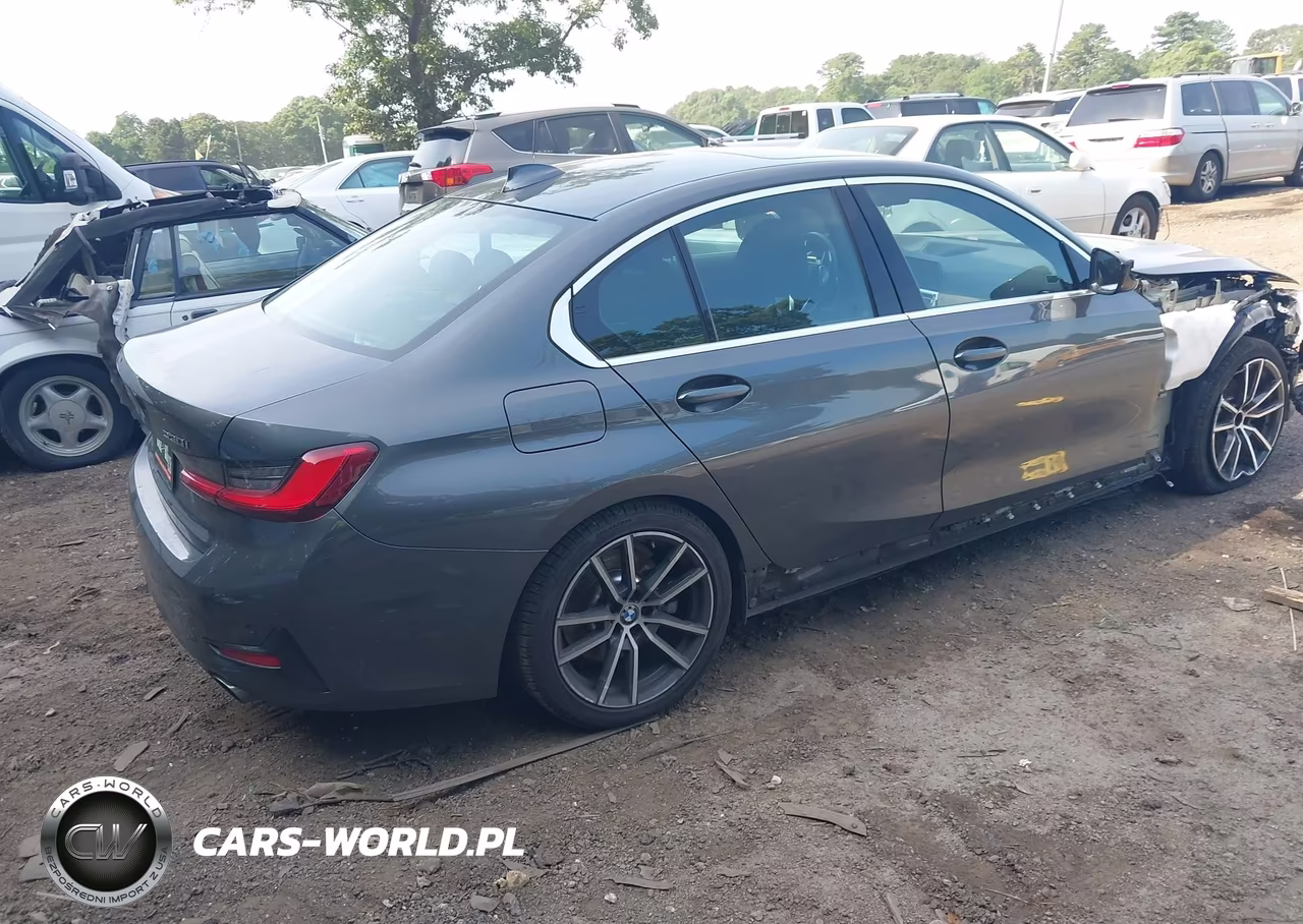 2019 BMW 330I xDrive VIN:3MW5R7J54K8B00817 - 4