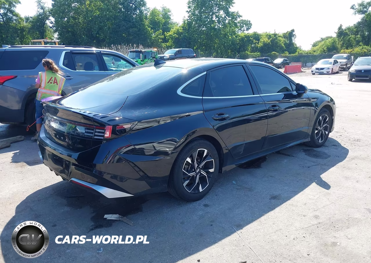2025 Hyundai Sonata Sel VIN:KMHL64JA7SA502197 - 4