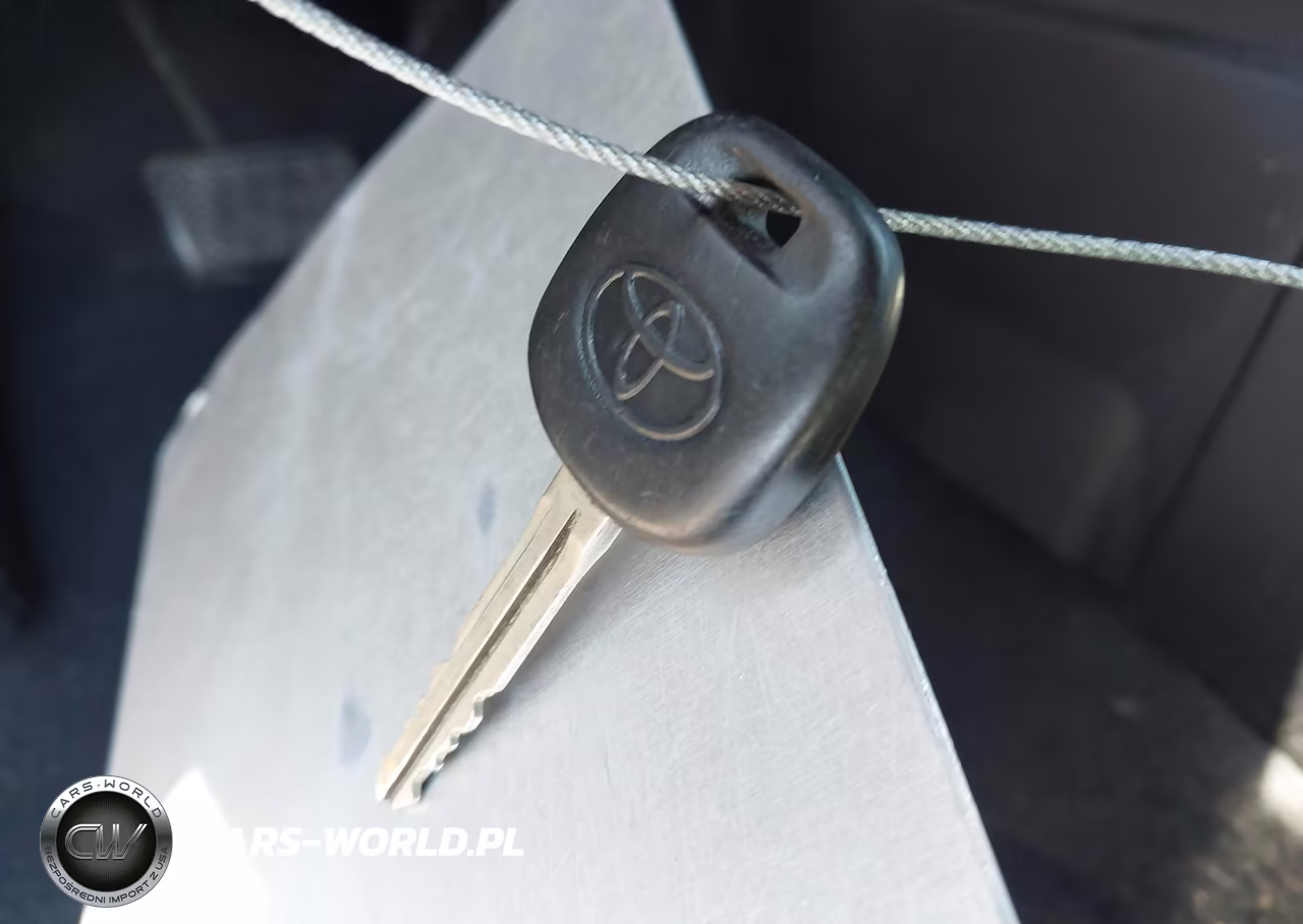 2015 Toyota Corolla L VIN:5YFBURHE9FP305822 - 11