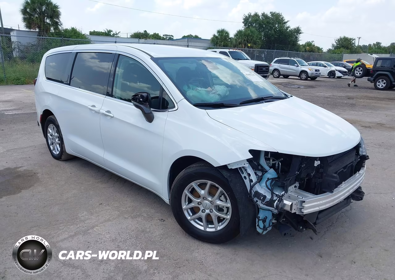 2023 Chrysler Voyager Lx – zdjęcie 1 z 17