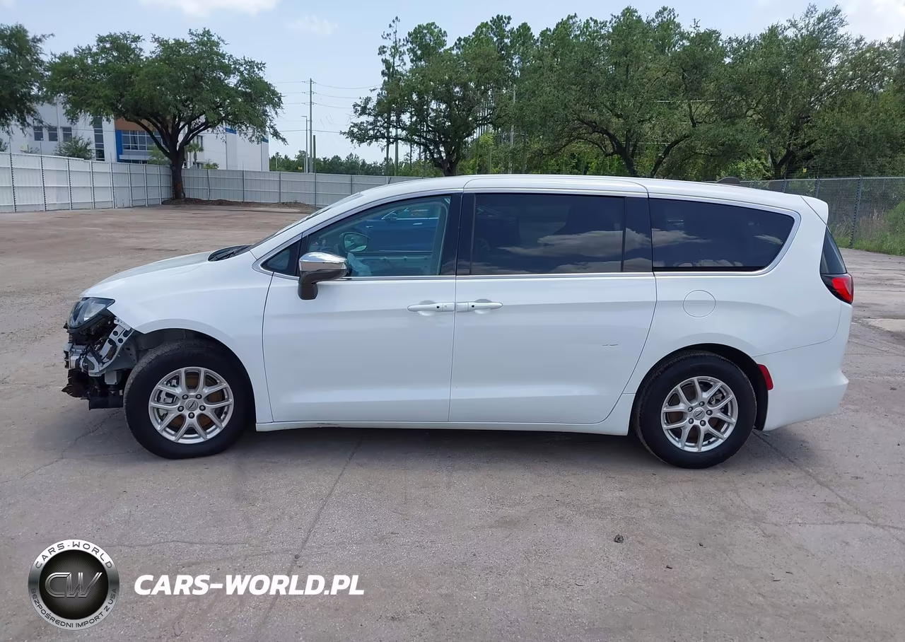 2023 Chrysler Voyager Lx VIN:2C4RC1CG2PR596144 - 15