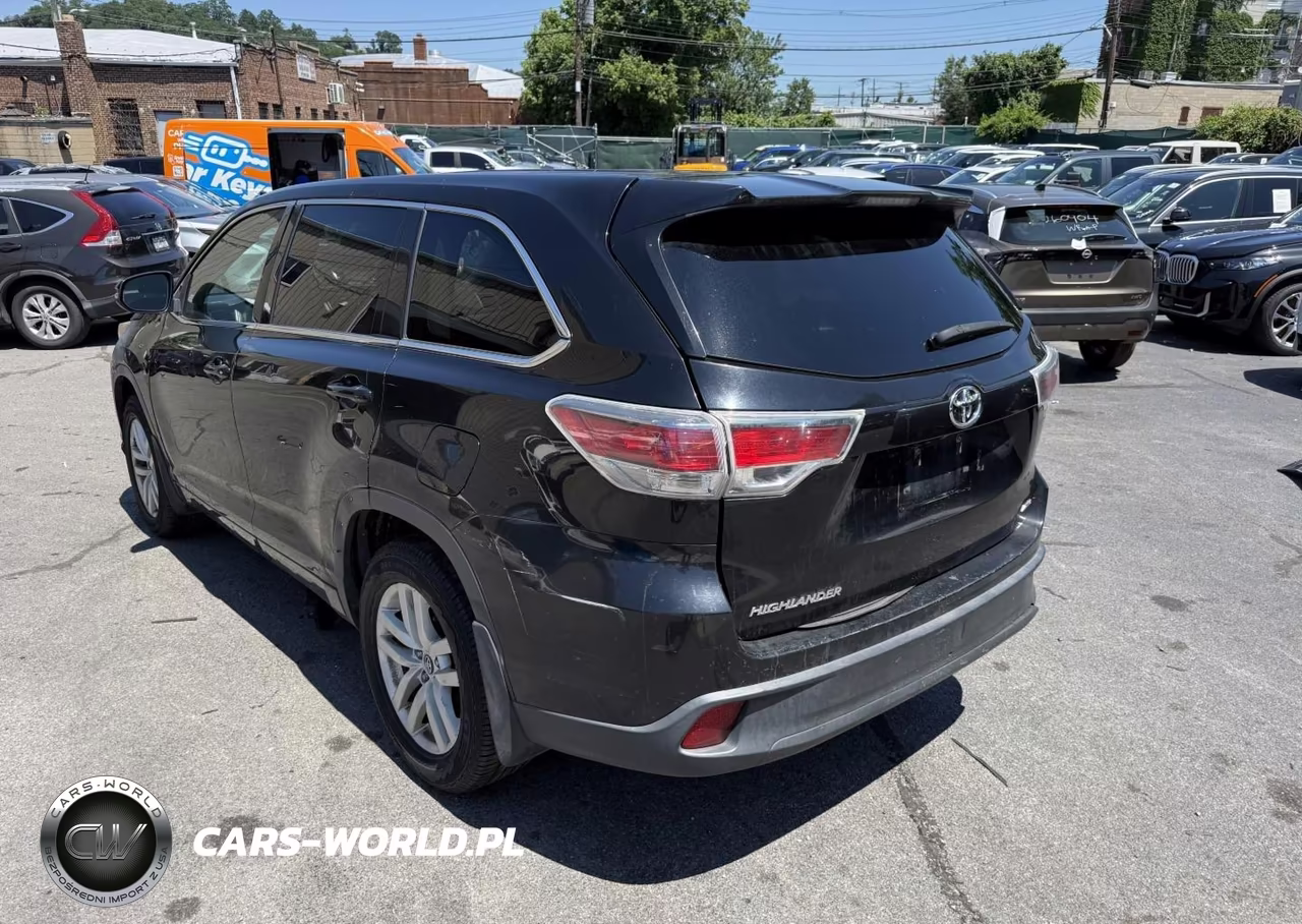 2016 Toyota Highlander Le V6 VIN:5TDBKRFH7GS264313 - 3