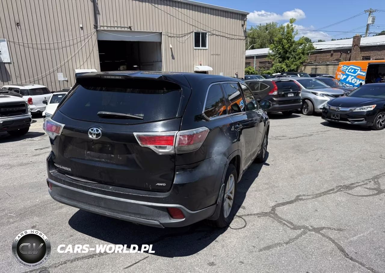 2016 Toyota Highlander Le V6 VIN:5TDBKRFH7GS264313 - 4