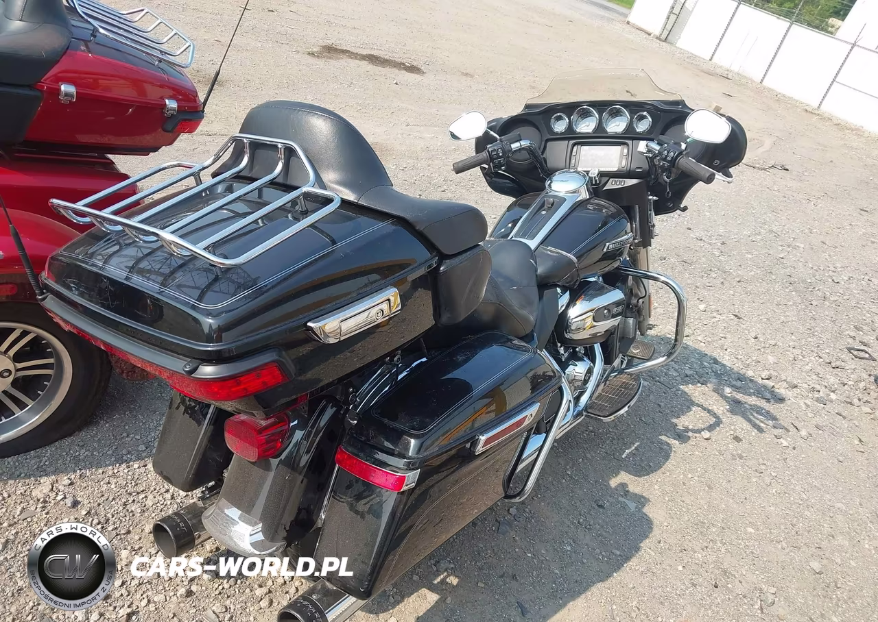 2017 Harley-Davidson Flhtcu Ultra Classic Electra Gld VIN:1HD1FCC18HB671259 - 4