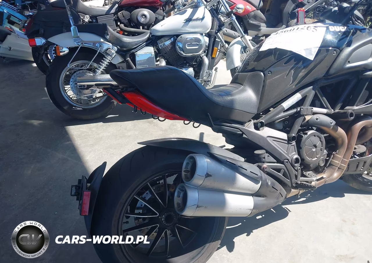 2012 Ducati Diavel VIN:ZDM13BLW9CB008022 - 4