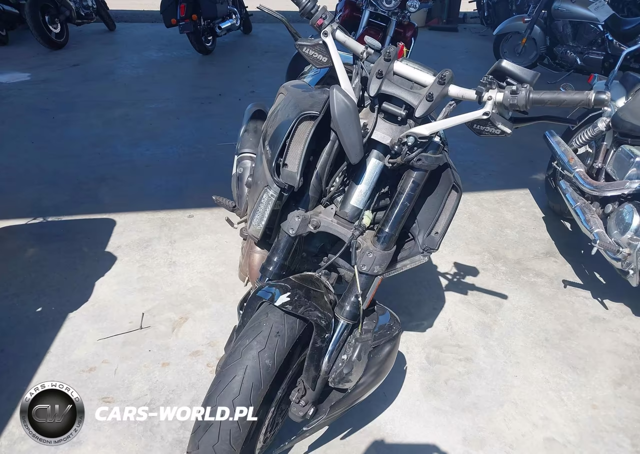 2012 Ducati Diavel VIN:ZDM13BLW9CB008022 - 5