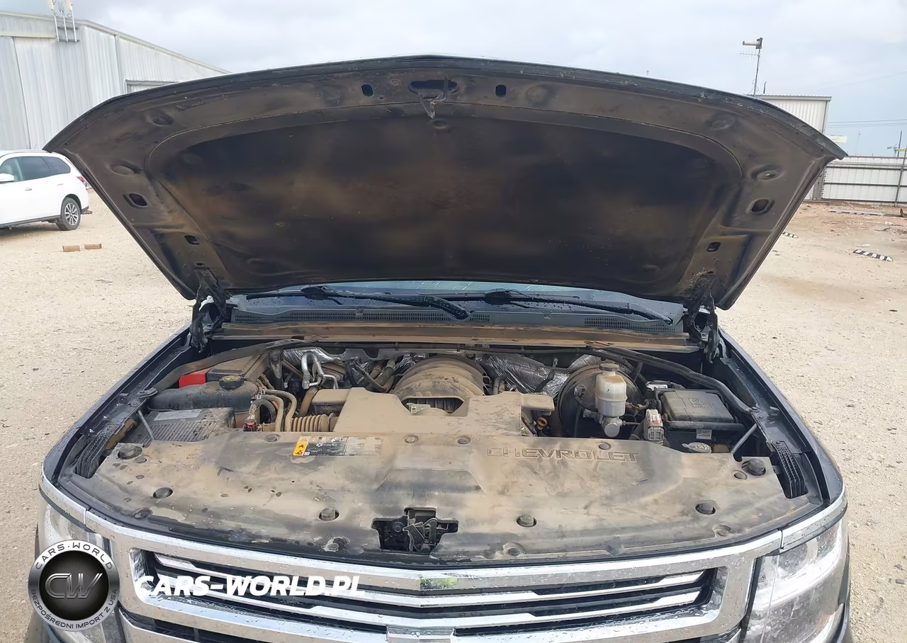 2018 Chevrolet Suburban Lt VIN:1GNSKHKC2JR299794 - 10