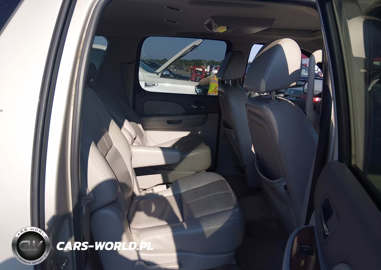 2007 Chevrolet Suburban Lt VIN:3GNFC16057G233612 - 8