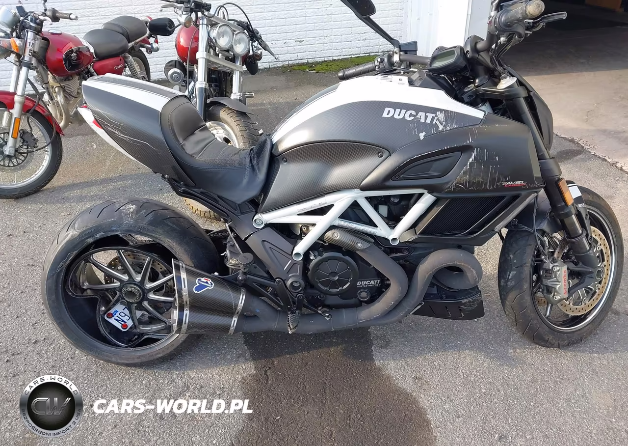 2015 Ducati Diavel VIN:ZDM13BSW9FB020841 - 11