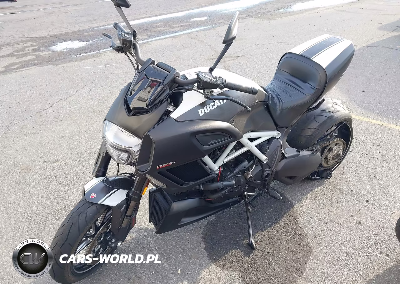 2015 Ducati Diavel VIN:ZDM13BSW9FB020841 - 2