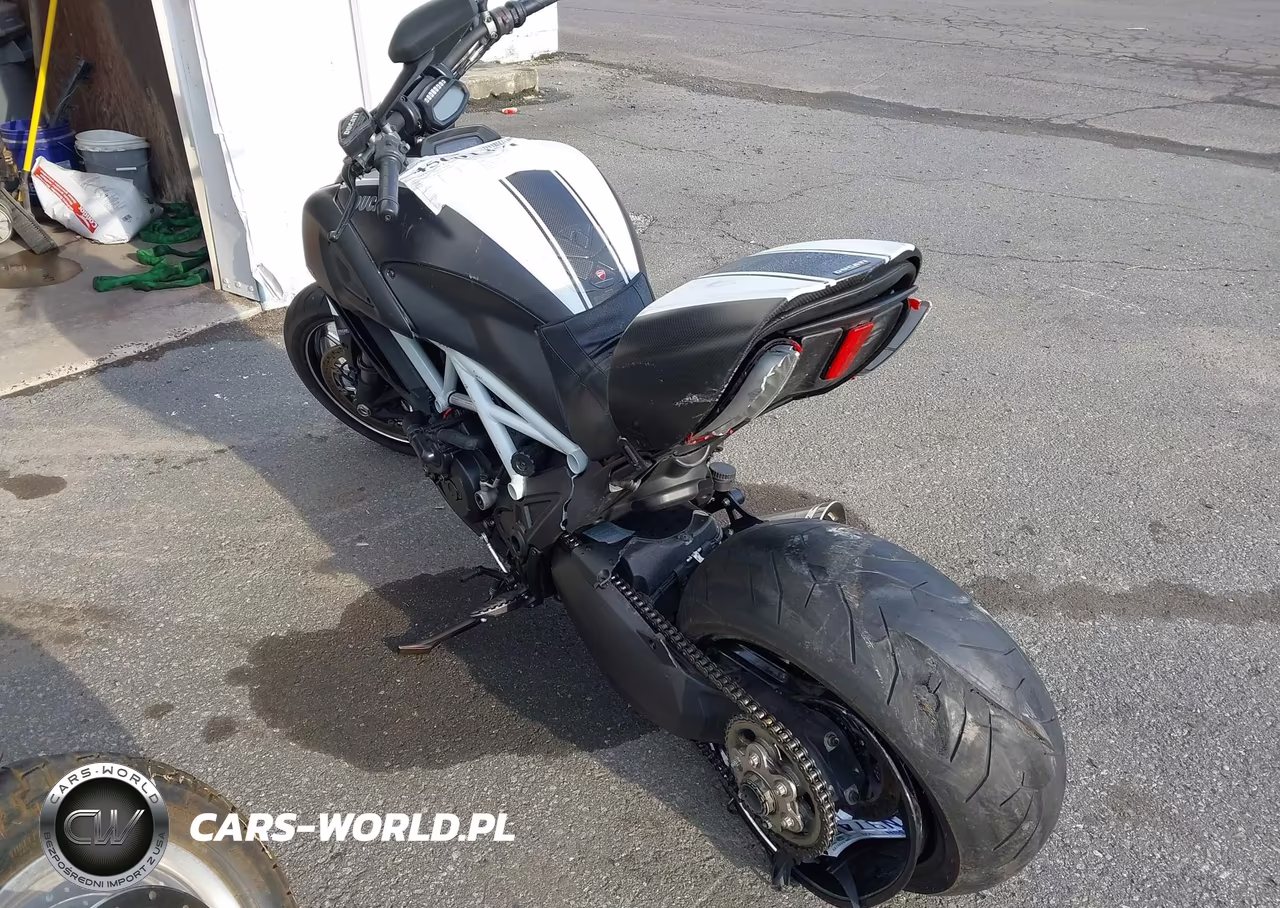 2015 Ducati Diavel VIN:ZDM13BSW9FB020841 - 3