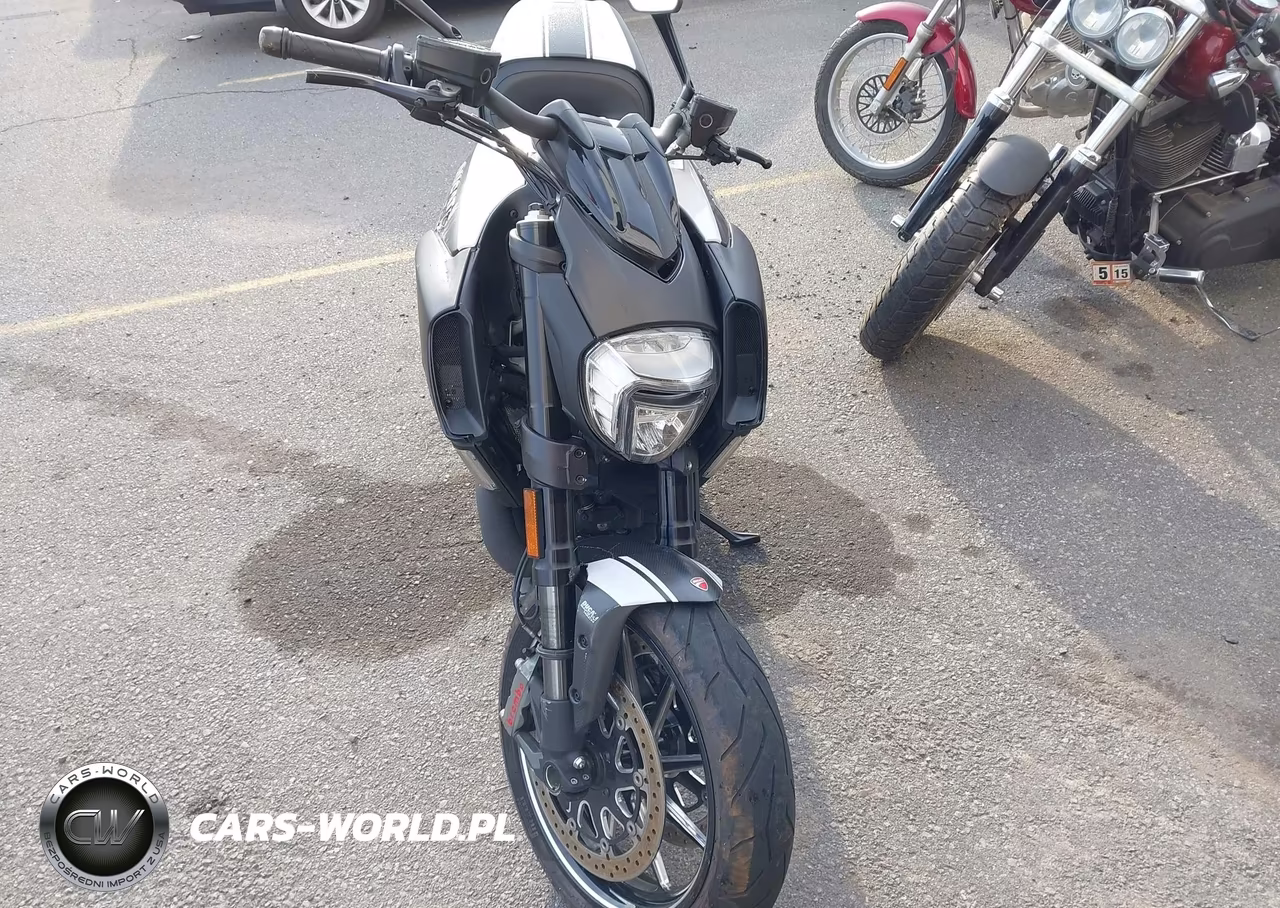 2015 Ducati Diavel VIN:ZDM13BSW9FB020841 - 5
