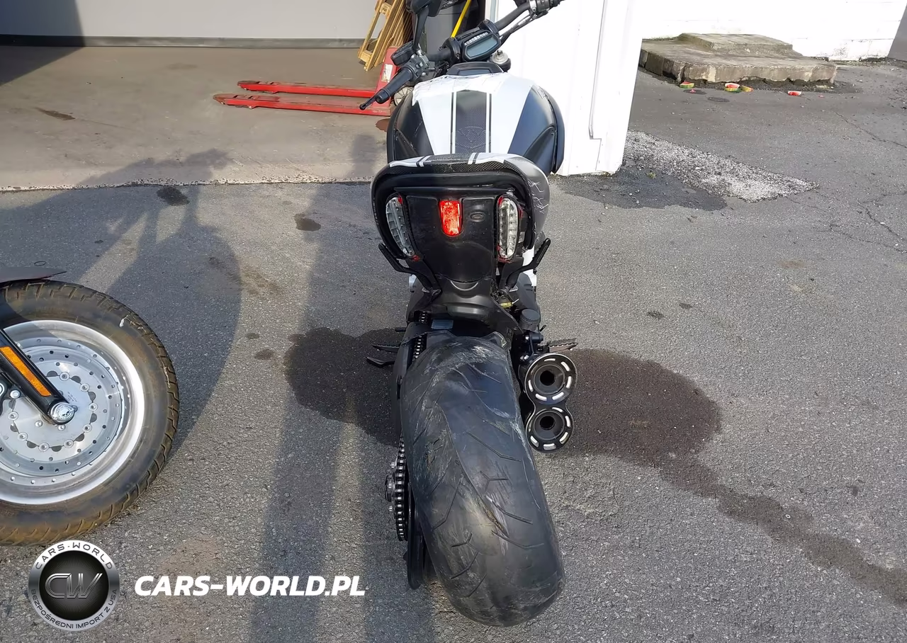 2015 Ducati Diavel VIN:ZDM13BSW9FB020841 - 6