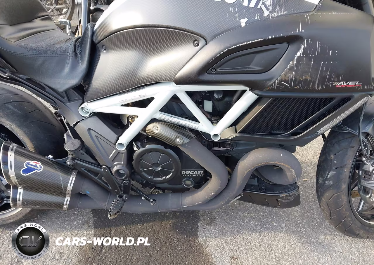 2015 Ducati Diavel VIN:ZDM13BSW9FB020841 - 8