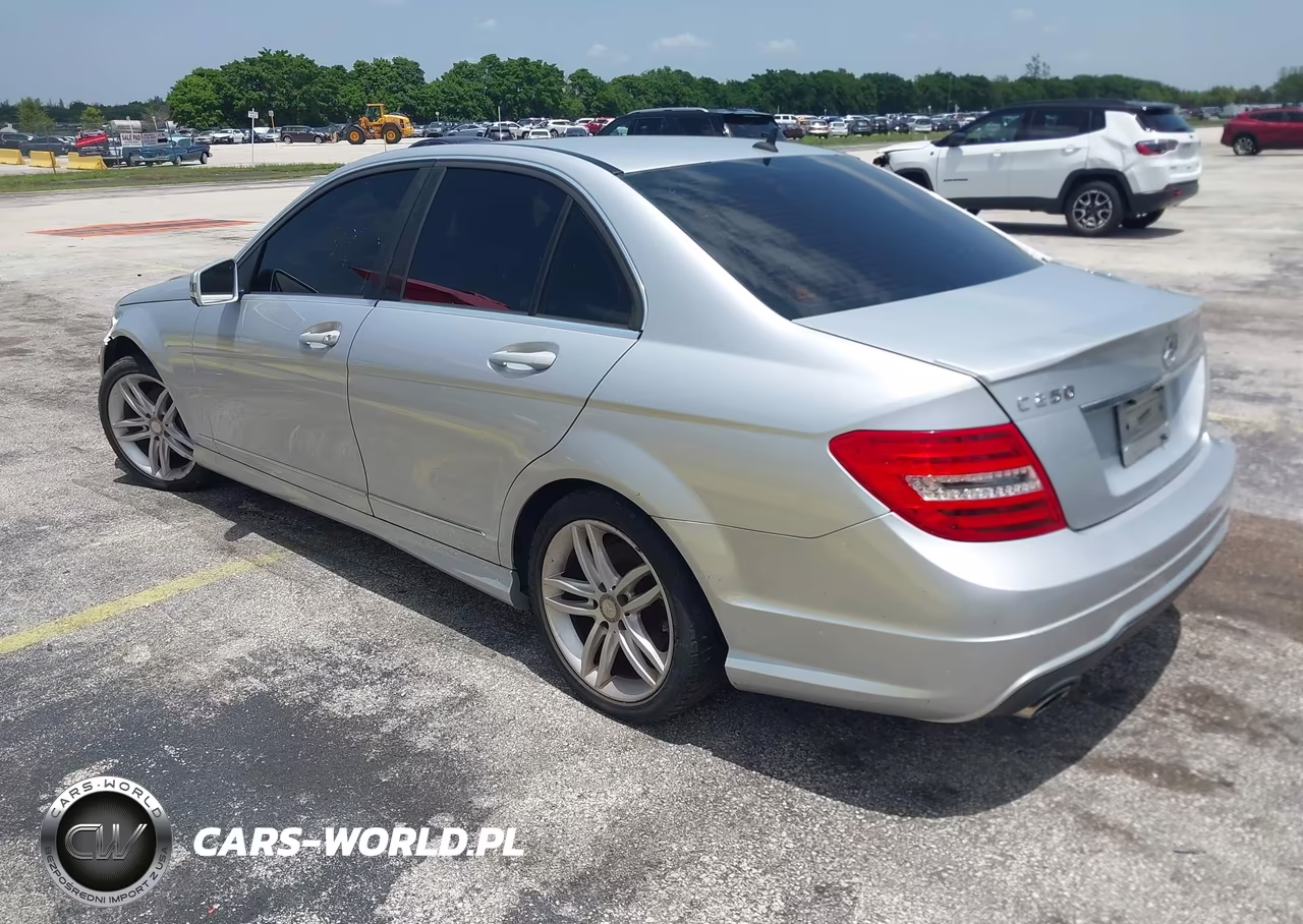 2013 Mercedes-Benz C 250 Sport VIN:WDDGF4HBXDR296050 - 3
