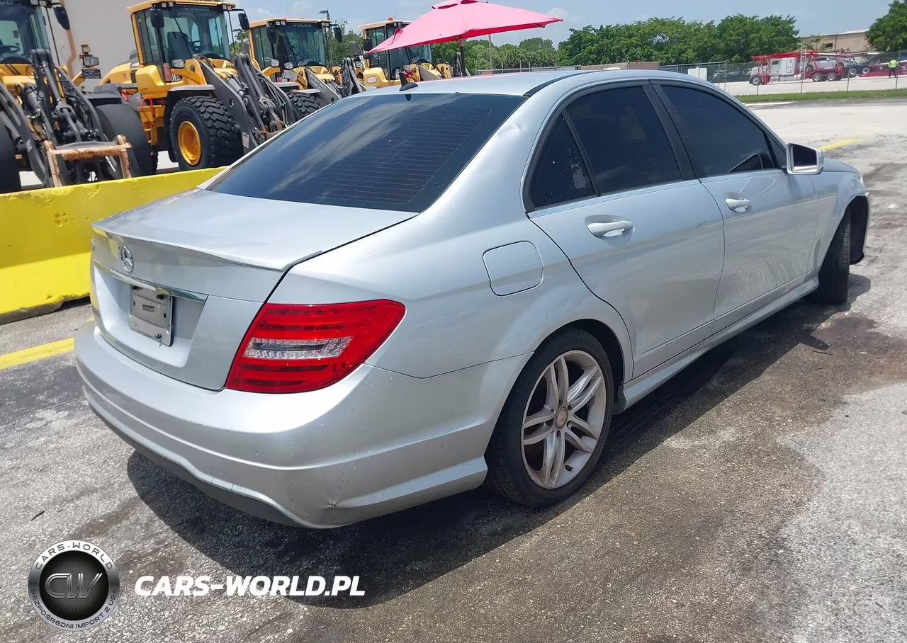 2013 Mercedes-Benz C 250 Sport VIN:WDDGF4HBXDR296050 - 4