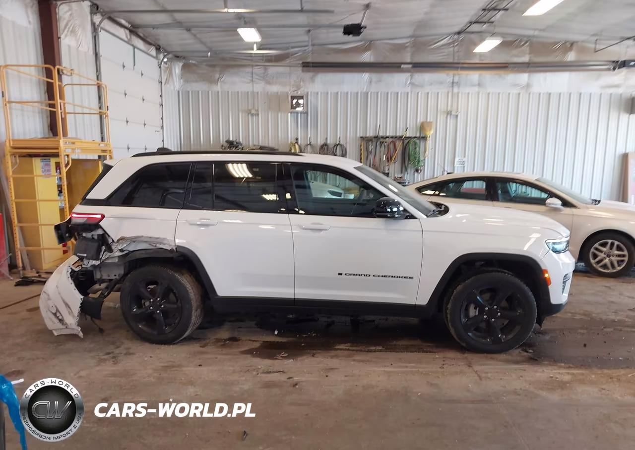2024 Jeep Grand Cherokee Altitude 4X4 VIN:1C4RJHAGXRC195115 - 13