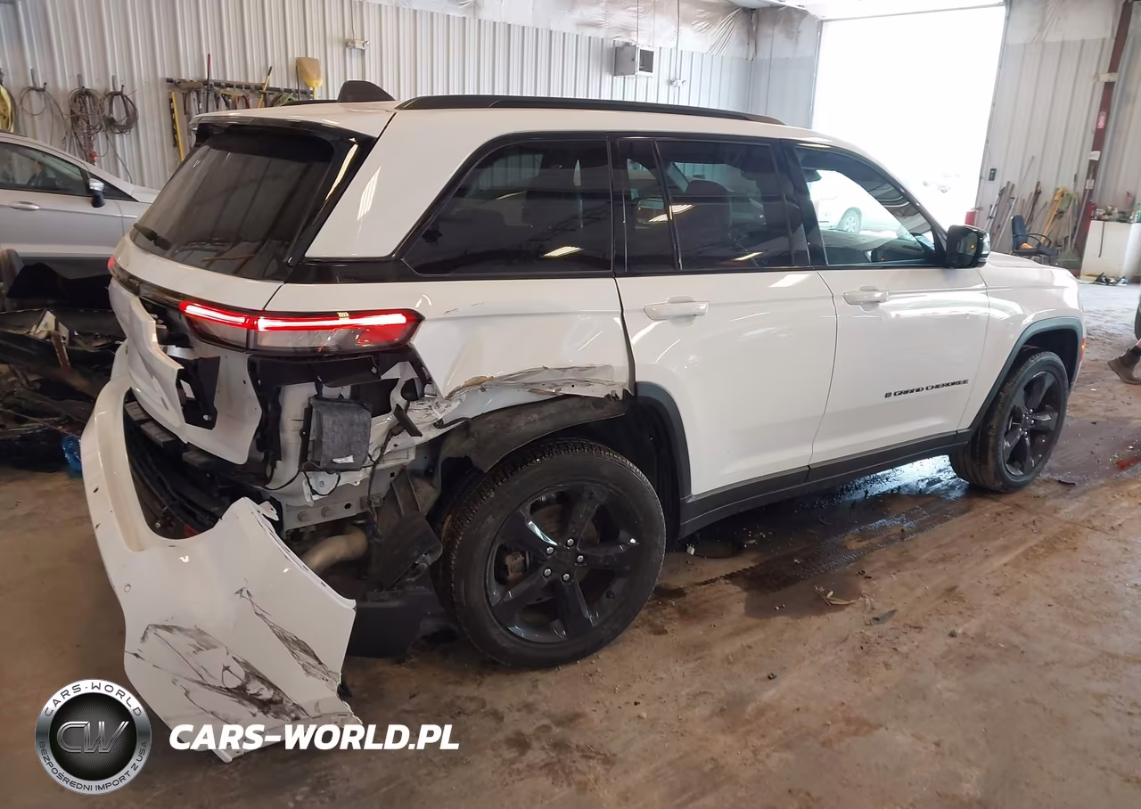 2024 Jeep Grand Cherokee Altitude 4X4 VIN:1C4RJHAGXRC195115 - 4