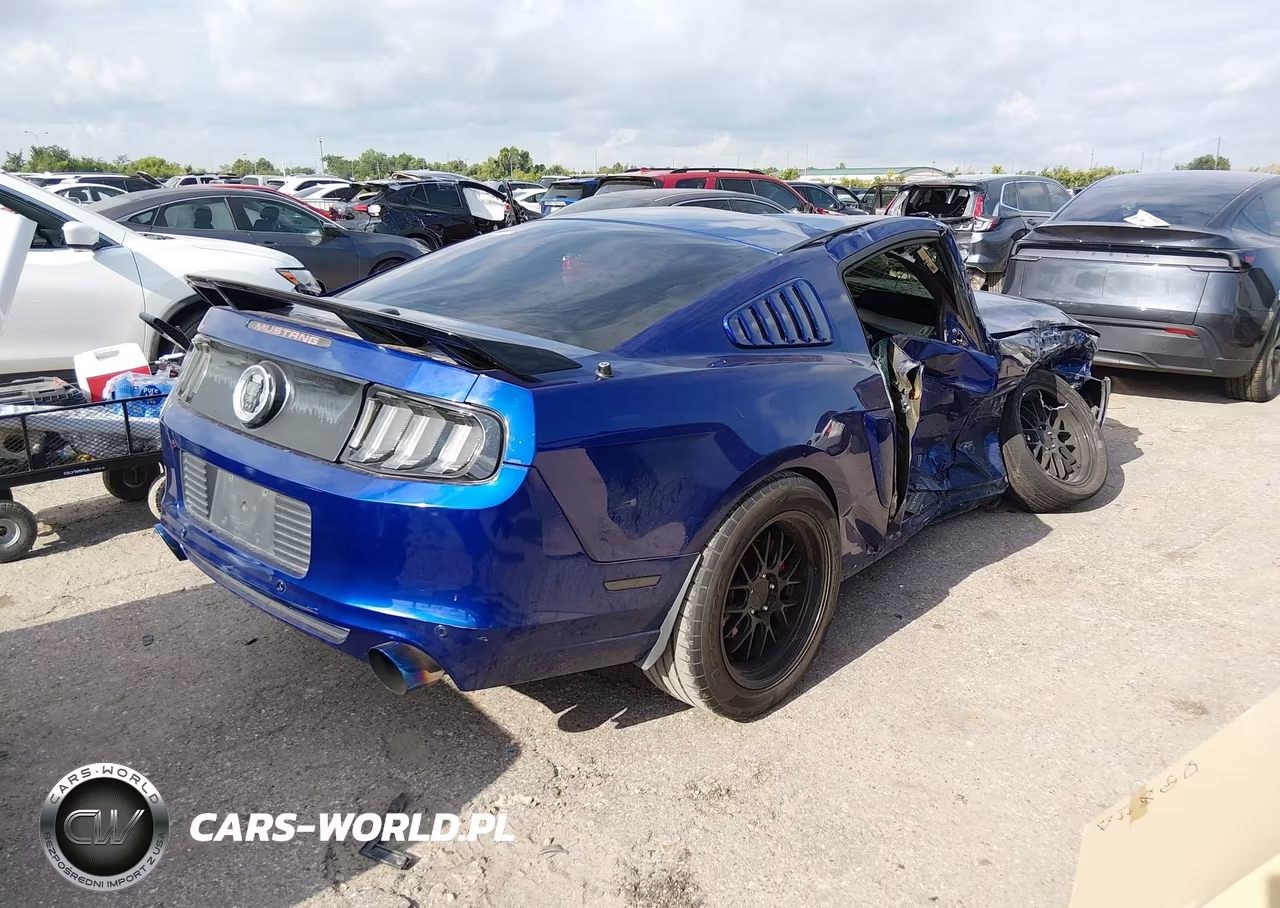 2013 Ford Mustang V6 Premium VIN:1ZVBP8AM2D5274472 - 4