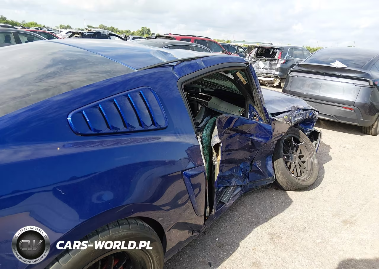 2013 Ford Mustang V6 Premium VIN:1ZVBP8AM2D5274472 - 6