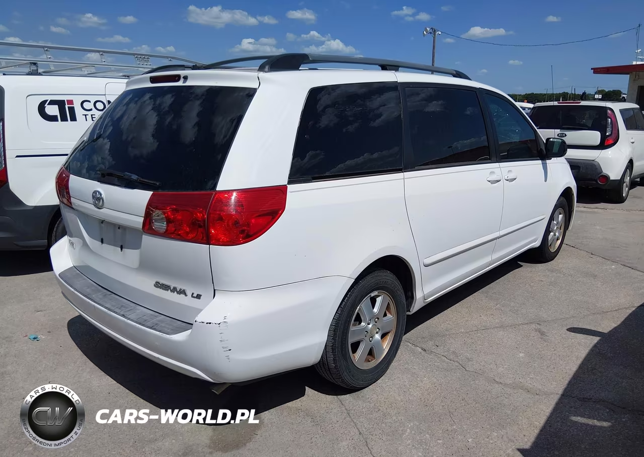 2010 Toyota Sienna Le VIN:5TDKK4CC6AS330305 - 4