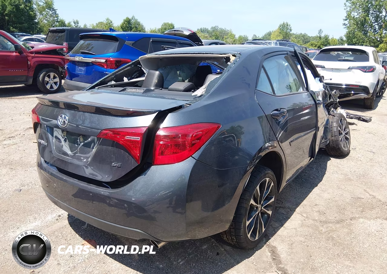 2018 Toyota Corolla Se VIN:2T1BURHE4JC058038 - 4