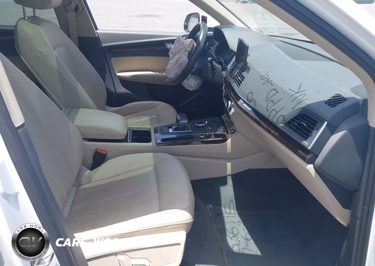 2020 Audi Q5 Premium 45 Tfsi Quattro S Tronic-Titanium Premium 45 Tfsi Quattro S Tronic VIN:WA1ANAFY8L2040693 - 5