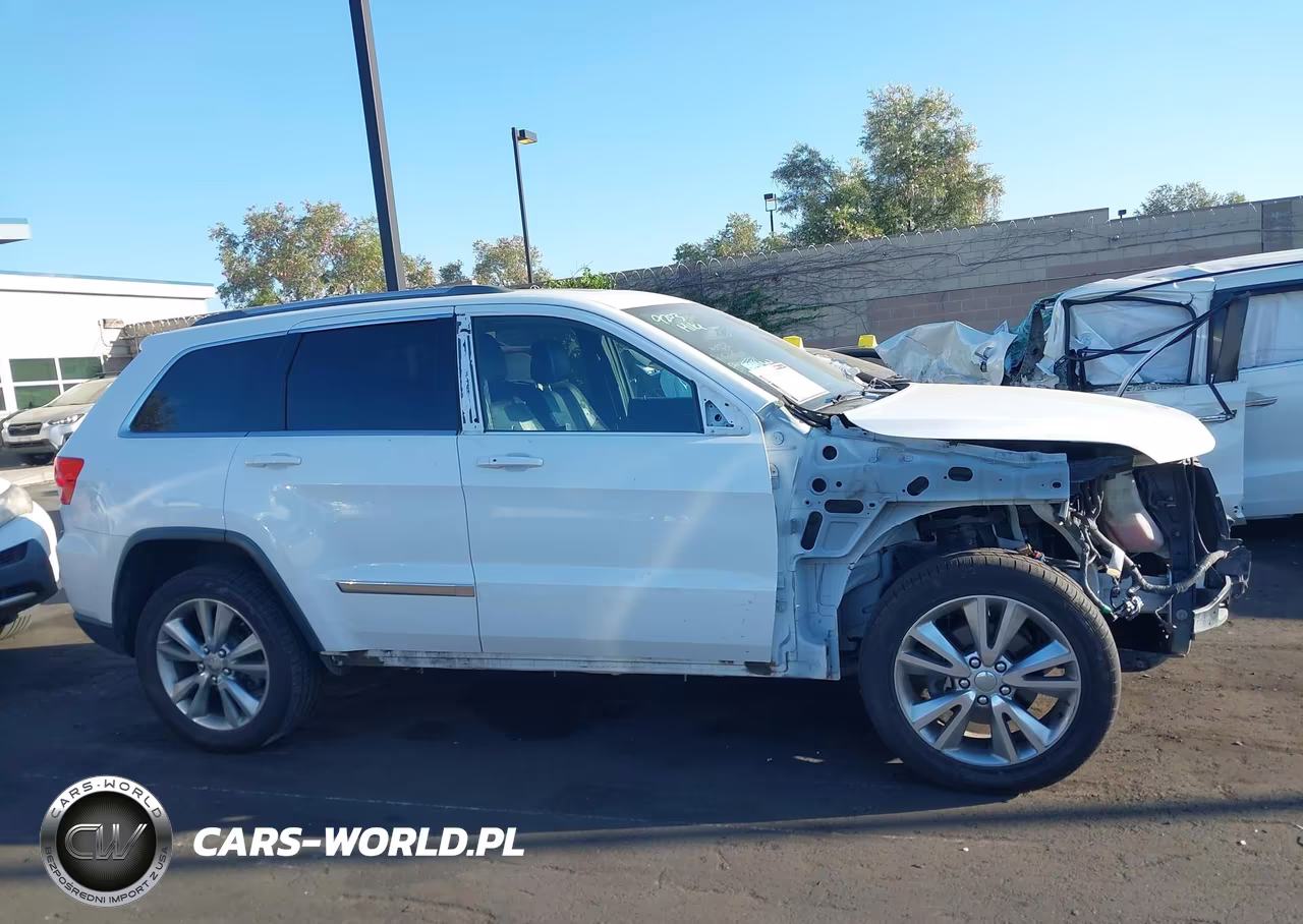 2013 Jeep Grand Cherokee Laredo VIN:1C4RJFAG5DC582460 - 14