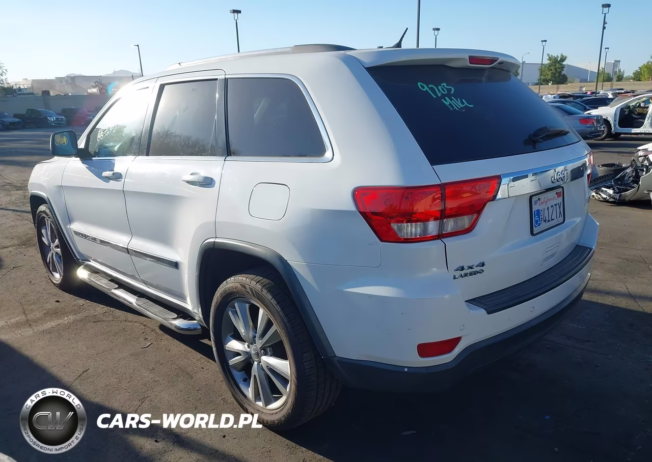 2013 Jeep Grand Cherokee Laredo VIN:1C4RJFAG5DC582460 - 3