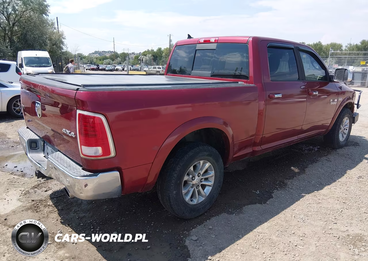 2015 Ram 1500 Laramie VIN:1C6RR7VT0FS627715 - 4